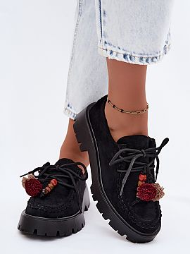 Poltopánky na platforme Step in style  Topánky na šnúrky z imitácie semišu sú štýlovou ponukou pre ženy, ktoré milujú originálne detaily a pohodlie každý deň. Módn