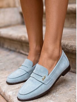 Mokasíny Step in style  Mokasíny vyrobené z imitácie semišu sú elegantnou a pohodlnou ponukou na každý deň. Klasický strih v kombinácii s modernými detai