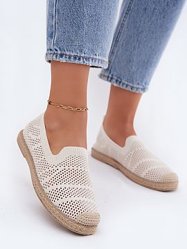 Espadrilky Step in style  Ažurované mokasíny vyrobené z textilného materiálu sú ľahkou a pohodlnou voľbou na teplejšie dni. Klasický strih v kombinácii s 