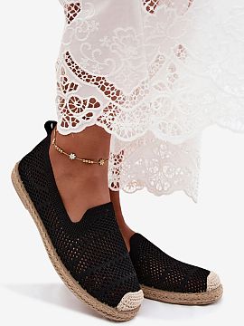 Espadrilky Step in style  Preložený text:

Ľahká a pohodlná ponuka na teplejšie dni sú vyrobené z textilného materiálu. Klasický strih spolu s priehľadný