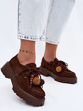 Poltopánky na platforme Step in style  Topánky z imitácie semišu sú štýlovou ponukou pre ženy, ktoré majú radi originálne detaily a pohodlie na každý deň. Módny stri