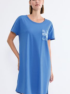 Nočná košeľa Triumph  Nočná košeľa pre ženy s krátkym rukávom NIGHTDRESSES 10225066-005J je ideálnou kombináciou pohodlia, voľného štýlu a moderného
