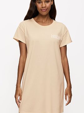 Nočná košeľa Triumph  Nočná košeľa s krátkym rukávom NIGHTDRESSES 10221117-6720 je modernou ponukou pre ženy, ktoré ocenia pohodlie, jednoduchosť a jemn�