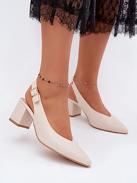 Sandále na opätkoch Step in style  Dámske sandále sú elegantnou ponukou pre ženy, ktoré oceniajú vysokú kvalitu spracovania a nadčasový štýl. Precízne dokončené 