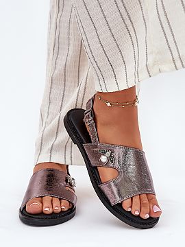 Sandále Step in style  Dámske sandále značky Vinceza sú kombináciou štýlu a pohodlia. Vyrobené z vysoko kvalitnej ekokože, sú umiestnené na plochom podp