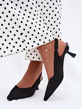 Sandále na opätkoch Step in style  Dámske sandále vyrobené z textilného materiálu sú ponukou pre ženy, ktoré si vážia jemnosť a štýlový vzhľad. Jemná faktúra 