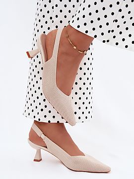 Sandále na opätkoch Step in style  Dámske sandále vyrobené z textilného materiálu sú ponukou pre ženy, ktoré si vážia jemnosť a štýlový vzhľad. Jemná štruktú