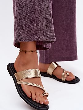 Papuče Step in style  Dámske kožené sandále od značky Vinceza sú elegantnou voľbou na teplé dni. Ich jemný strih dokonale dopĺňa každodenné, ale aj v
