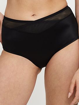 Bedrové nohavičky Triumph  Figi maxi True Shape Sensation 10162228 v čiernej farbe sú modelom modelujúceho spodného prádla, ktoré jemne koriguje postavu a zostá