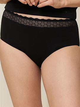 Bedrové nohavičky Triumph  Figi Feel z modalu 10214399-0004 sú vyrobené z mimoriadne ľahkého a hodvábneho materiálu Lenzin Modal, ktorý zabezpečuje vysoký kom