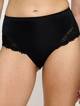 Bedrové nohavičky Triumph  Dámske figy s vysokým pásom Ladyform 10210671 v čiernej farbe sú klasickým modelom, ktorý kombinuje nadčasovú eleganciu s výnimoč