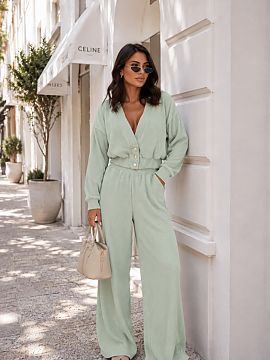 Sada LaBalancia  Objavte kompletný set MEGGI z kordu v elegantnom odtieni matcha, ktorý kombinuje štýl a pohodlie. Tento jedinečný set pozostáva z bl�