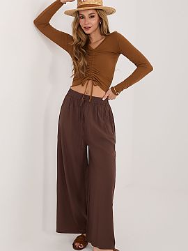 Blúzka Sublevel  Elegantný a zároveň veľmi pohodlný top s priliehavým strihom, vyrobený z vysoko kvalitného prúžkovaného materiálu z polyesteru, 