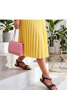 Sandále Solea  Elegantné sandále s cirkónmi na malom podpätku sú ideálnou voľbou pre ženy, ktoré oceňujú eleganciu v pohodlnom prevedení. Jemn�