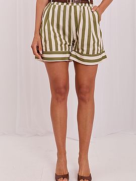 Boxerky Italy Moda  Štýlové dámske šortky z materiálu sú ideálnou ponukou na každý deň, najmä v teplejších dňoch. Vyznačujú sa moderným prúž