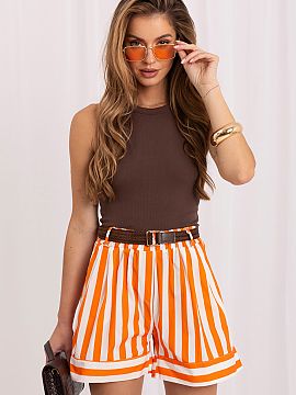Boxerky Italy Moda  Štýlové dámske šortky z materiálu sú ideálnou ponukou na každý deň, najmä v teplejších dňoch. Vynikajú módnym prúžkovaný