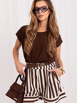 Boxerky Italy Moda  Štýlové dámske materiálové šortky sú ideálnou ponukou na každý deň, najmä v teplejšie dni. Vynikajú trendovým prúžkovým v