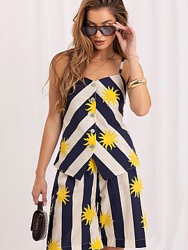 Top Italy Moda  Dámsky top s ramienkami je ľahká a pohodlná voľba v štýle casual, ideálna na teplejšie dni. Klasický strih v kombinácii s modern�