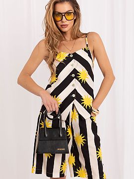 Boxerky Italy Moda  Dámske šortky z materiálu sú skvelou voľbou pre teplé dni pre ženy, ktoré oceniajú pohodlie a originálny vzhľad. Kombinácia klas