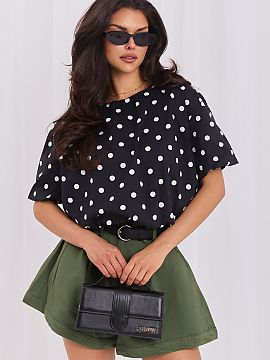 Blúzka Italy Moda  Štýlová dámska blúzka je univerzálnym návrhom, ktorý sa hodí tak na každý deň, do práce, ako aj na viac formálne príležitost