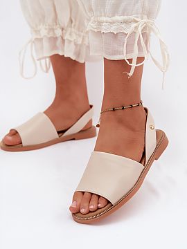 Sandále Step in style  Dámske sandále z ekokože sú elegantnou ponukou na teplé dni. Sú umiestnené na plochom podpätku, čo zaručuje pohodlie a komfort po 