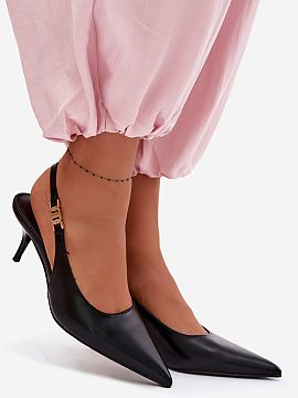 Sandále na opätkoch Step in style  Elegantné dámske sandále vyrobené z imitácie kože sú výnimočnou ponukou pre ženy, ktoré si vážia štýl a ženský vzhľad. Skv
