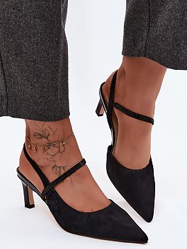Sandále na opätkoch Step in style  Dámske sandále z prírodného zamsu sú elegantnou ponukou na špeciálne príležitosti. Klasický strih v kombinácii so špicatou, zakr