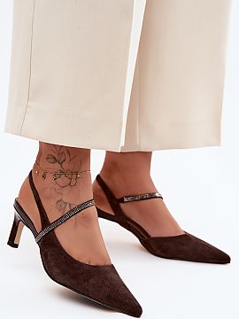 Sandále na opätkoch Step in style  Dámske sandále z prírodného zamszu sú elegantnou ponukou na špeciálne príležitosti. Klasický strih v kombinácii so špicatými, z