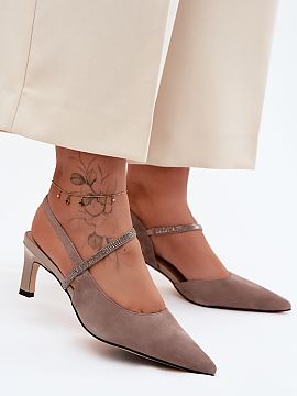Sandále na opätkoch Step in style  Dámske sandále z prírodného semišu sú elegantnou ponukou pre špeciálne príležitosti. Klasický strih v kombinácii so špicatými,