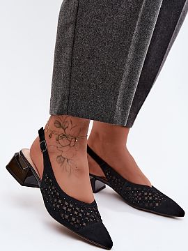 Sandále na opätkoch Step in style  Dámske sandále z prírodného zamszu sú elegantnou ponukou na špeciálne príležitosti. Model kombinuje klasický strih s efektnými de