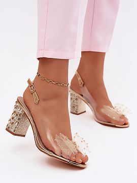 Sandále na opätkoch Step in style  Sandal na stĺpiku s kryštálmi a sieťkovanou mašľou je výnimočná ponuka pre ženy, ktoré hľadajú efektnú obuv na špeciálne pr�