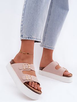 Klapky na platforme Step in style  Dámske sandále značky Wrangler sú modernou a pohodlnou voľbou na teplé dni, vytvorené pre ženy, ktoré ocenia pohodlie a moderný š