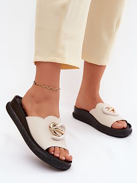 Platforma Step in style  Dámske kožené sandále od značky S.Barski sú elegantnou a pohodlnou voľbou na teplé dni. Klasický strih robí model skvelým doplnko