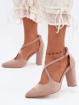 Lodičky na opätku Step in style  Topánky pre ženy z imitácie semišu poľskej výroby sú elegantnou ponukou pre ženy, ktoré oceňujú štýlové detaily a nadčasový 