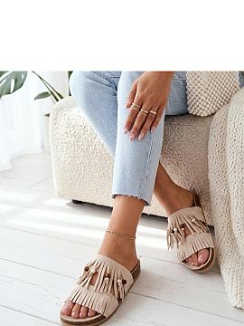 Klapky na platforme Solea  Štýlové šľapky na zasúvanie, ktoré skvelo doplnia letné štýlové outfity. Zvršok je vyrobený z mäkkej ekologickej kože s semi�