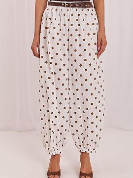 Dámske nohavice Italy Moda  Moderné padákové nohavice sú skvelou voľbou pre ženy, ktoré oceniajú pohodlie a originálny štýl. Vzor s jemnými bodkami dodáva 