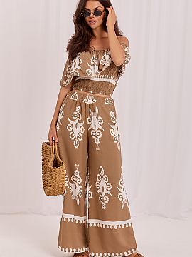 Sada Italy Moda  Štýlová dámska súprava v boho štýle je ideálnou ponukou pre teplé dni pre ženy, ktoré oceňujú pohodlie a módný vzhľad. Súpr