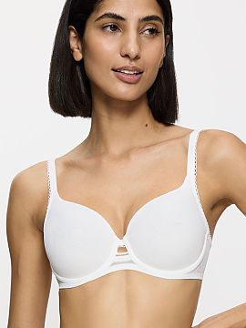 Polstrovaná podprsenka Triumph  Podprsenka modelujúca Wild Rose Sensation 10205990-00GZ je spojením moderných technológií, pohodlia a ženskej elegancie. Vďaka ľahk�
