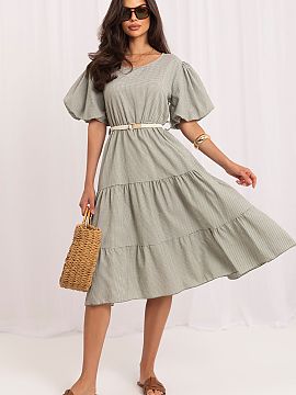 Šaty na deň Italy Moda  Ženské letné šaty s rozšíreným strihom sú ideálnou voľbou pre každodenné outfity. Klasický vzor v kockách im dodáva nadčasov