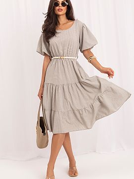 Šaty na deň Italy Moda  Ženské letné šaty s rozšíreným strihom sú ideálnou voľbou pre každodenné outfity. Klasický vzor v kockách im dodáva nadčasov