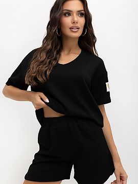 Sada Italy Moda  Štýlový a pohodlný športový set je ideálnou ponukou pre ženy, ktoré oceniajú pohodlie a módnym, casual štýlom. Súprava sa skla