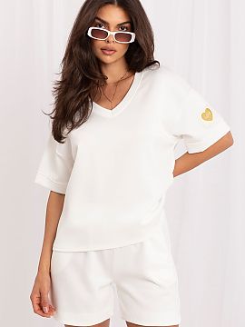 Sada Italy Moda  Štýlový a pohodlný dresový set je ideálnou ponukou pre ženy, ktoré oceňujú pohodlie a módny, casual štýl. Súprava sa skladá z