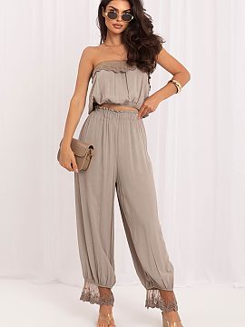 Sada Italy Moda  Elegantný a zároveň neuveriteľne pohodlný dámsky set je skvelou ponukou na každý deň pre ženy, ktoré oceniajú casual štýl a po