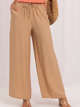 Dámske nohavice Italy Moda  Elegantné dámske nohavice s širokými nohavicami sú dokonalou kombináciou pohodlia a moderného vzhľadu. Široké nohavice krásne pad