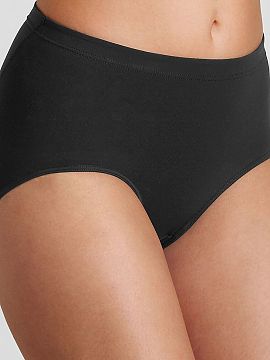 Bedrové nohavičky Sloggi  Figi Shape H Maxi 10146359 s vysokým pasom poskytujú pohodlie a perfektné priliehanie. Vďaka hladkému dokončeniu sa neprejavujú pod o