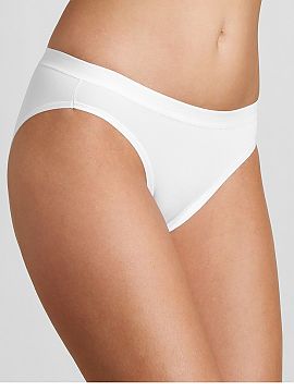 Bedrové nohavičky Sloggi  Figi Sensual Fresh Tai 10092653 je klasický model, ktorý kombinuje minimalistický štýl s výnimočným pohodlím. Hladká, jemná a mie