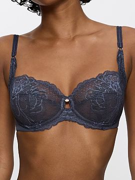 Soft Triumph  Podprsenka s kosticami a čtyřdílnými košíčky z kolekce Wild Peony Florale 10209608 je kultovní model spojující eleganci, pohodlí 