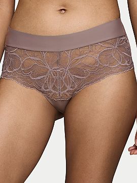 Bedrové nohavičky Triumph  Figi Body Make-Up Illusion Lace 10219748-3091 v módnem pistáciovom odtieni sú výnimočnou ponukou, ktorá jemne zdôrazňuje ženské kr