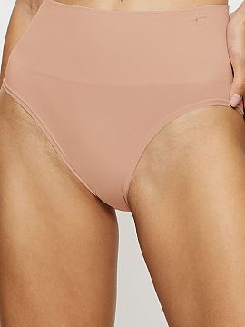 Bedrové nohavičky Triumph  Triumf figi s vysokým pásom Soft Sculpt Bandeau 10219736-00EP s maximálnym pokrytím, vyrobené z hladkej, mäkkej látky, zabezpečujúc