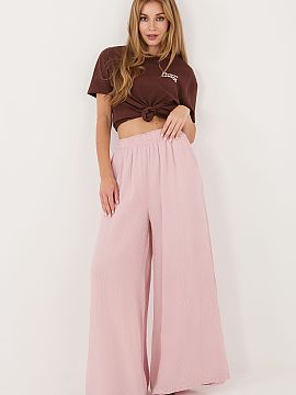 Dámske nohavice Italy Moda  Ľahké a štýlové dámske mušlinové nohavice sú ideálnou voľbou na teplé dni. Vyrobené z priepustnej bavlny zaručujú pohodlnosť